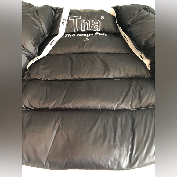 Womens aritzia mega puff jacket - Picture 9 of 16